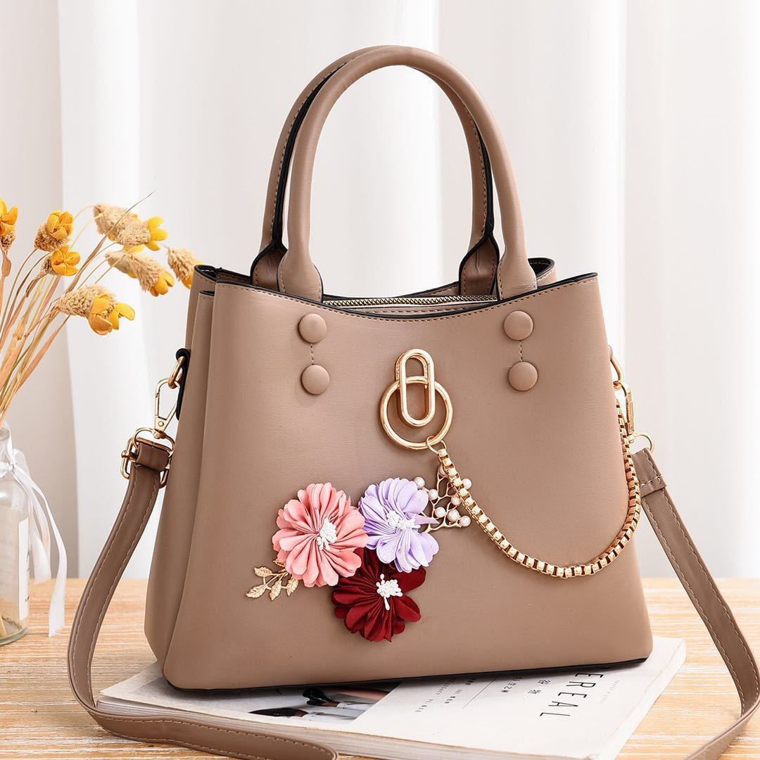 Large capacity flower chain single shoulder crossbody bag with a stylish and stylish water bucket shape for women