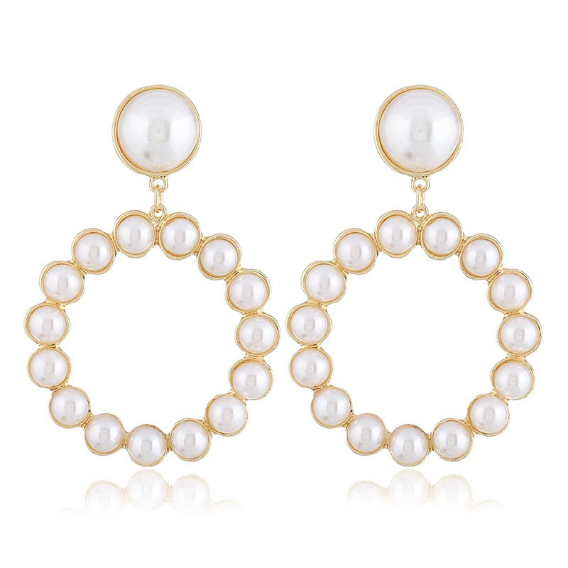 Fashionable and minimalist earrings with pearl large circle earrings