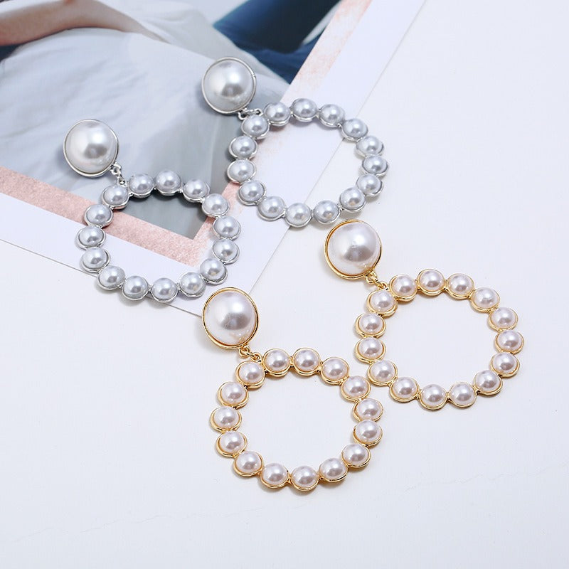 Fashionable and minimalist earrings with pearl large circle earrings