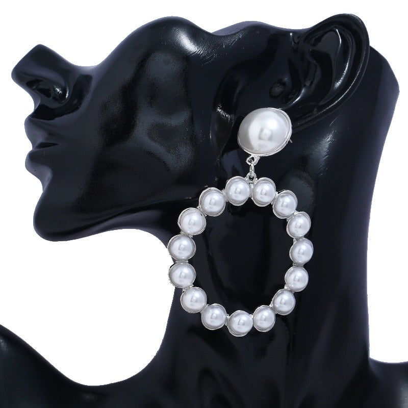 Fashionable and minimalist earrings with pearl large circle earrings